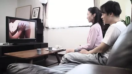 Wife's Mother and Son-in-law got Excited When They Watched Porn Alone Together 4 - Vidéo premium HD - Solo | Jeux de Rue
