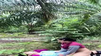 Viral Ibu Tiri Dengan Anak Di Kebun Sawit Full Https://tr.ee/aFhvQB - Video Porno Gratuite HD | Jeux de Rue