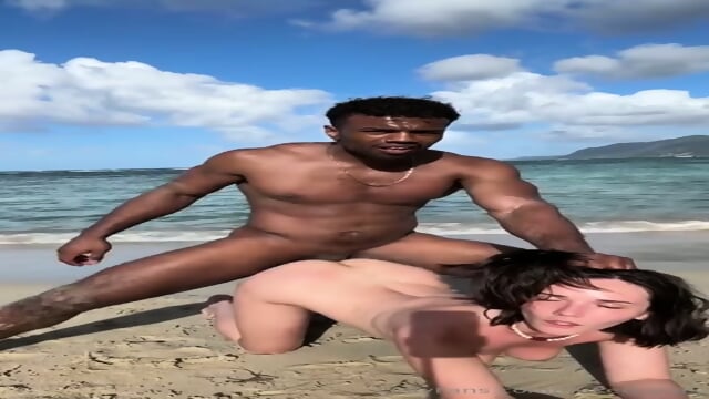 Interracial Beach Sex - Vidéo premium HD - MILF | Jeux de Rue