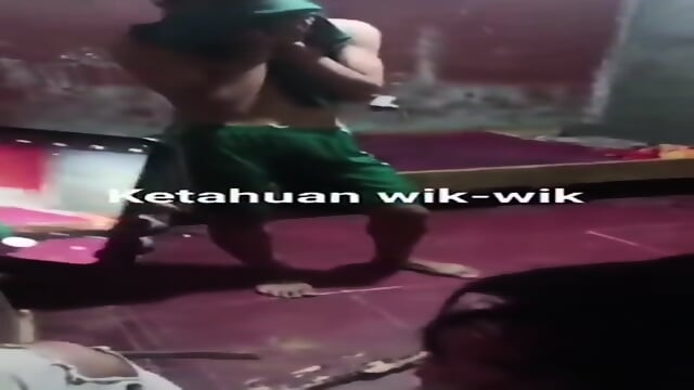 Ketahuan ngewe sama warga - Cam Girls - Videos Webcam en HD | Jeux de Rue