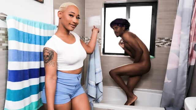 Thick Ass Daphne - My Stepmom Wants My Load - Videos Belle-Mere Francaise Gratuites HD | Jeux de Rue