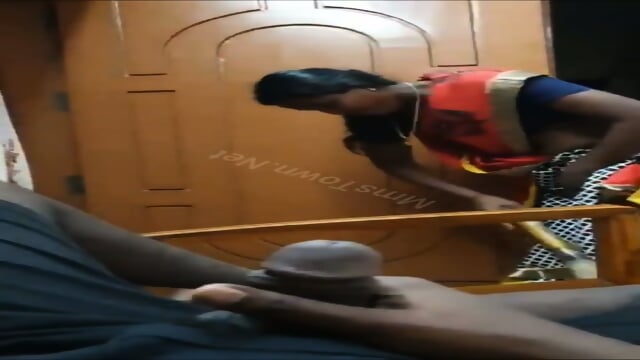 Tharki Guy Flash His Dick " Infront Of Maid Fucking With Owner - Video Porno Gratuite HD | Jeux de Rue